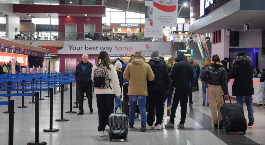  Një kosovar arrestohet pasi i konfiskohen dhjetëra fishekë në valixhe në Aeroport