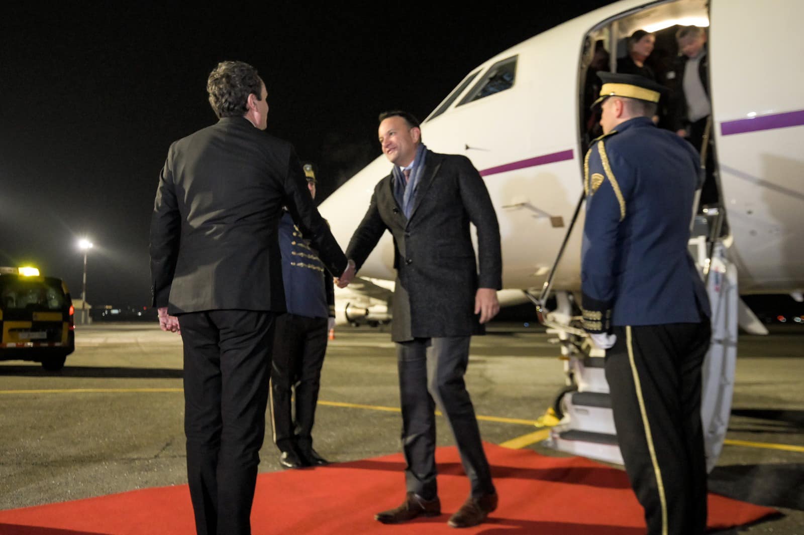 Kurti pret në aeroport për herë të parë kryeministrin irlandez