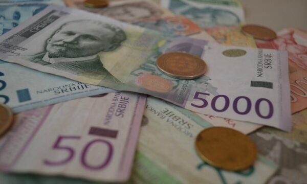  Hyn në fuqi vendimi për ndalimin e dinarit në Kosovë