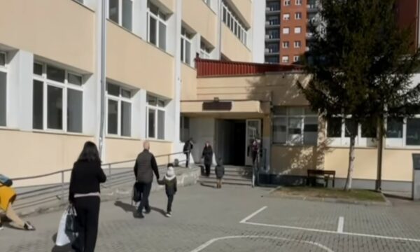  Brenda muajit në Ferizaj morën fletëkalime 54 nxënës për të migruar