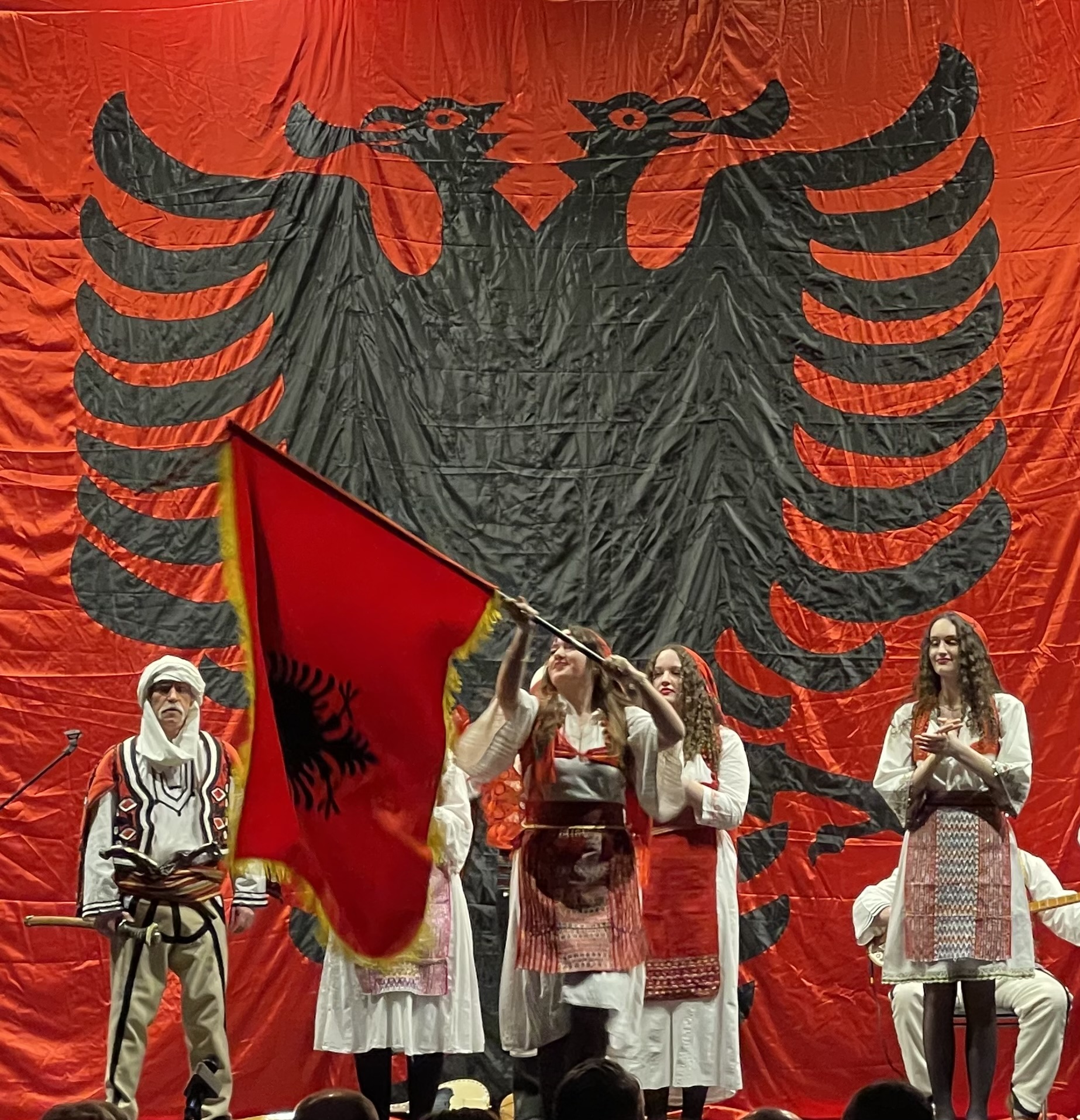 U mbajt koncerti “Skënderbeu na bashkon”