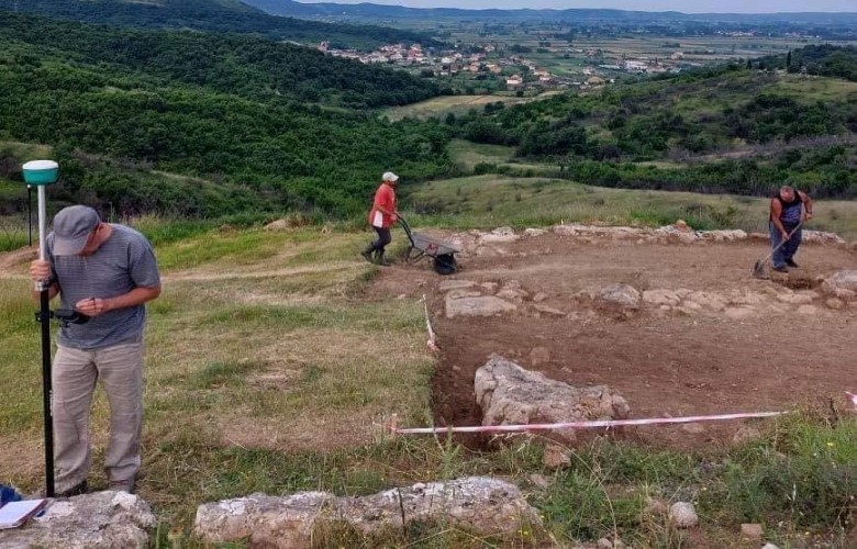 Pamje nga punimet Arkeologjike në Bushat dhe Koman